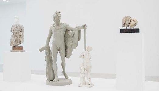 Vezzoli, curatore sagace e irriverente